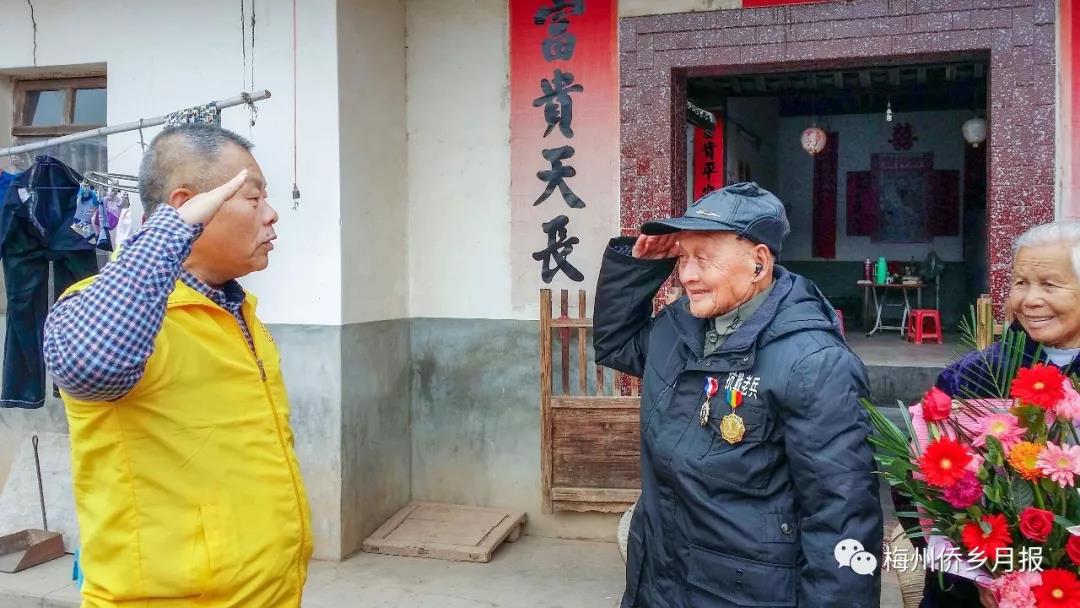 李建華與抗戰(zhàn)老兵的故事：為英雄盡孝道，為后世傳善行